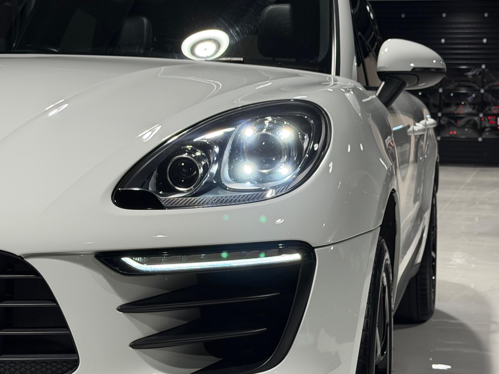 Porsche Macan 2.0T SUV 5dr Petrol PDK 4WD Euro 6 (s/s) (252 ps)